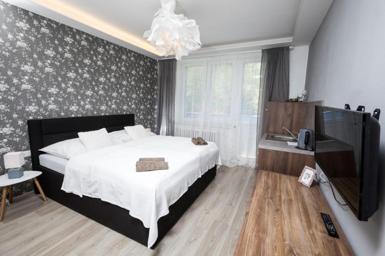 Sting Apartmany Trinec Buitenkant foto