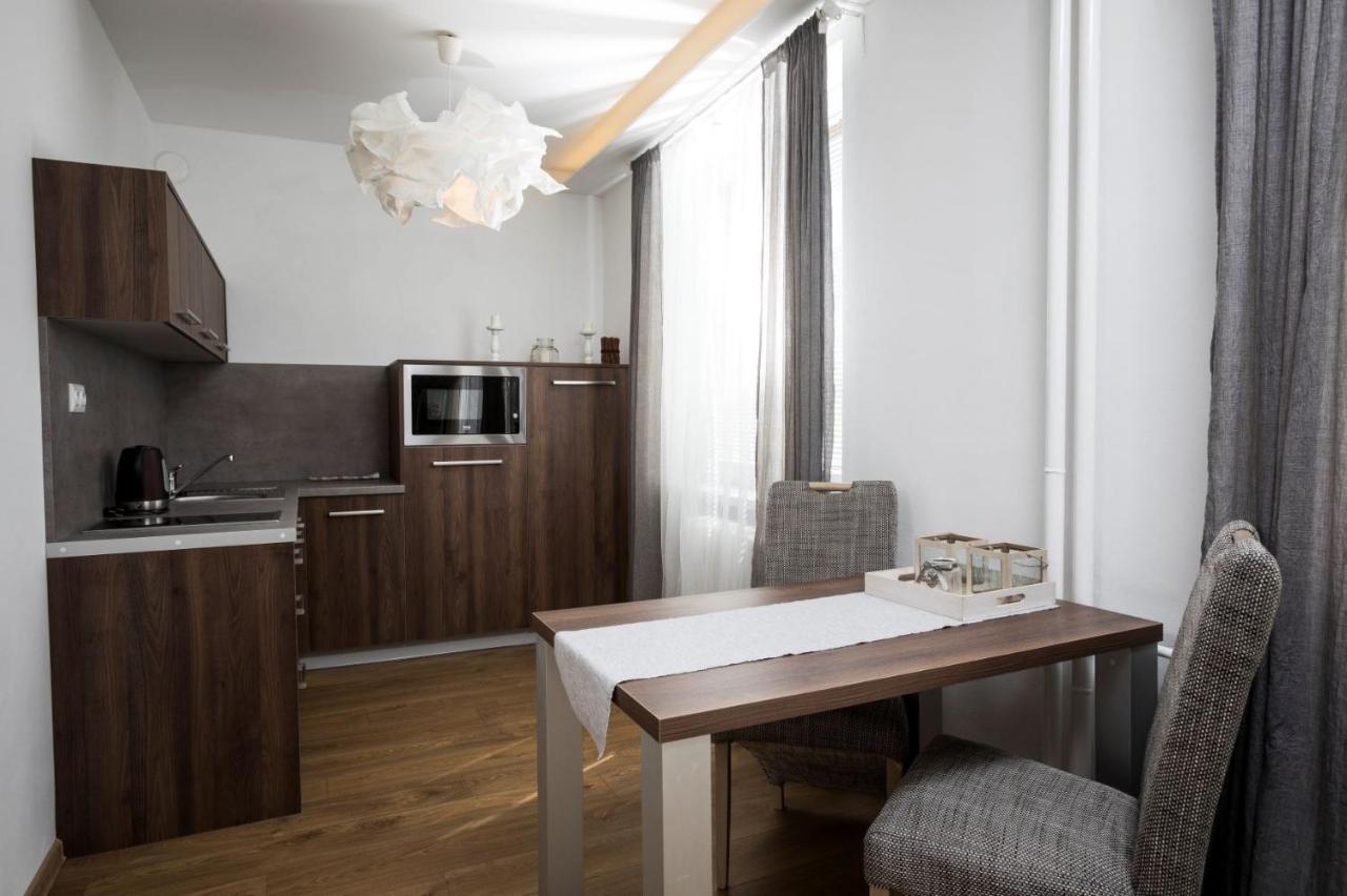 Sting Apartmany Trinec Buitenkant foto