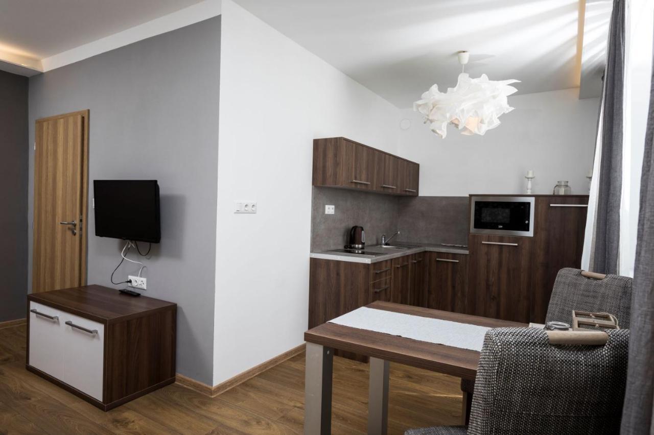 Sting Apartmany Trinec Buitenkant foto